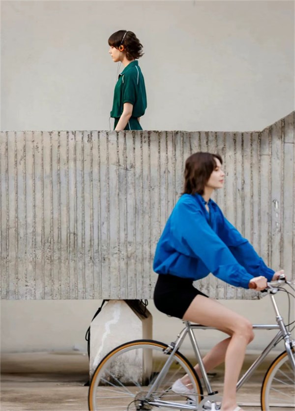 COCO ZONE“启程·邂逅”2026S大秀，在另一个美术馆，开启与夏日的时尚对话