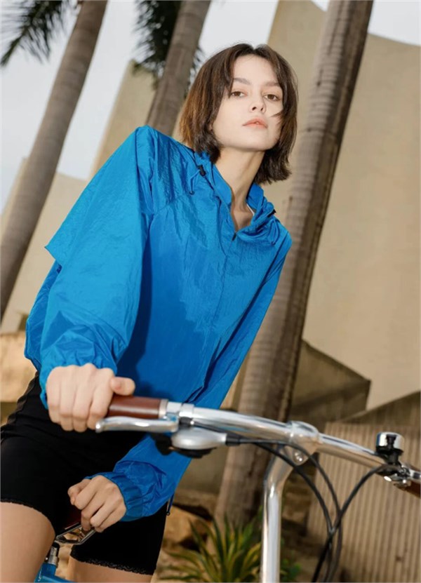 COCO ZONE“启程·邂逅”2026S大秀，在另一个美术馆，开启与夏日的时尚对话