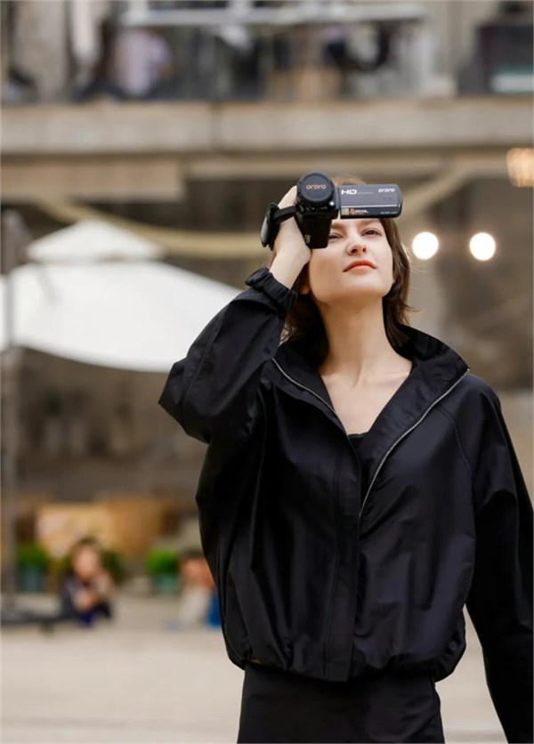 COCO ZONE“启程·邂逅”2026S大秀，在另一个美术馆，开启与夏日的时尚对话