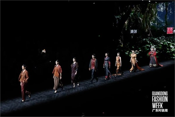 秀工莨作惊艳亮相广东时装周，发布““莨作.秘境”系列”