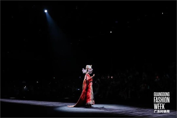 秀工莨作惊艳亮相广东时装周，发布““莨作.秘境”系列”