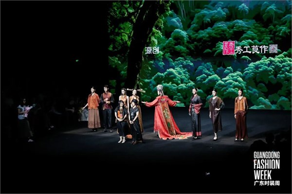 秀工莨作惊艳亮相广东时装周，发布““莨作.秘境”系列”