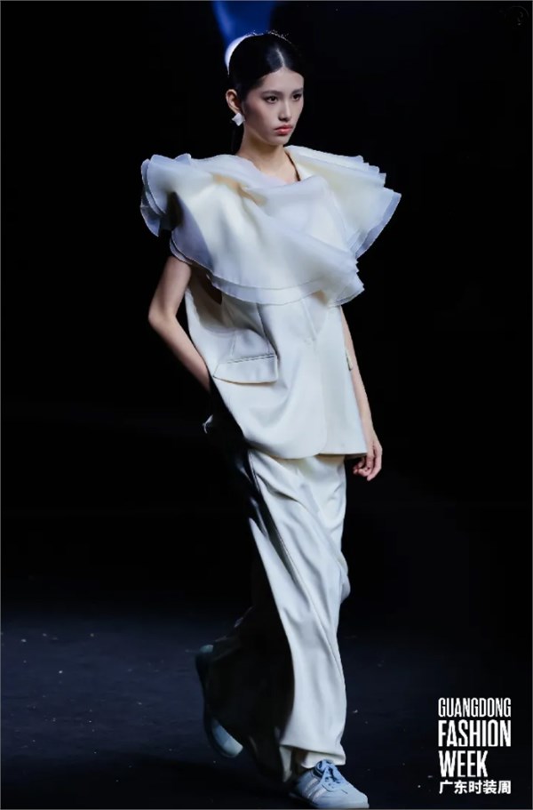 Mystic Promise 神秘之约｜C+C CHEER CHIC 亮相广东时装周 演绎独立女性灵魂之约