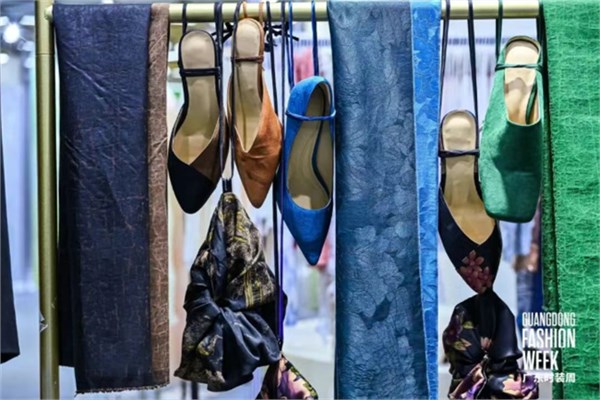 岭南丝韵焕新裳，广东香云纱释放时尚魅力