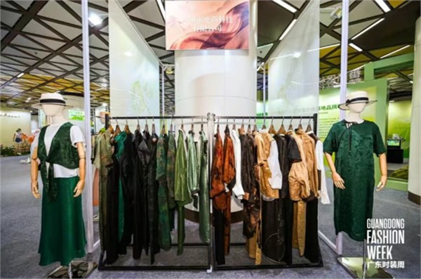 岭南丝韵焕新裳，广东香云纱释放时尚魅力