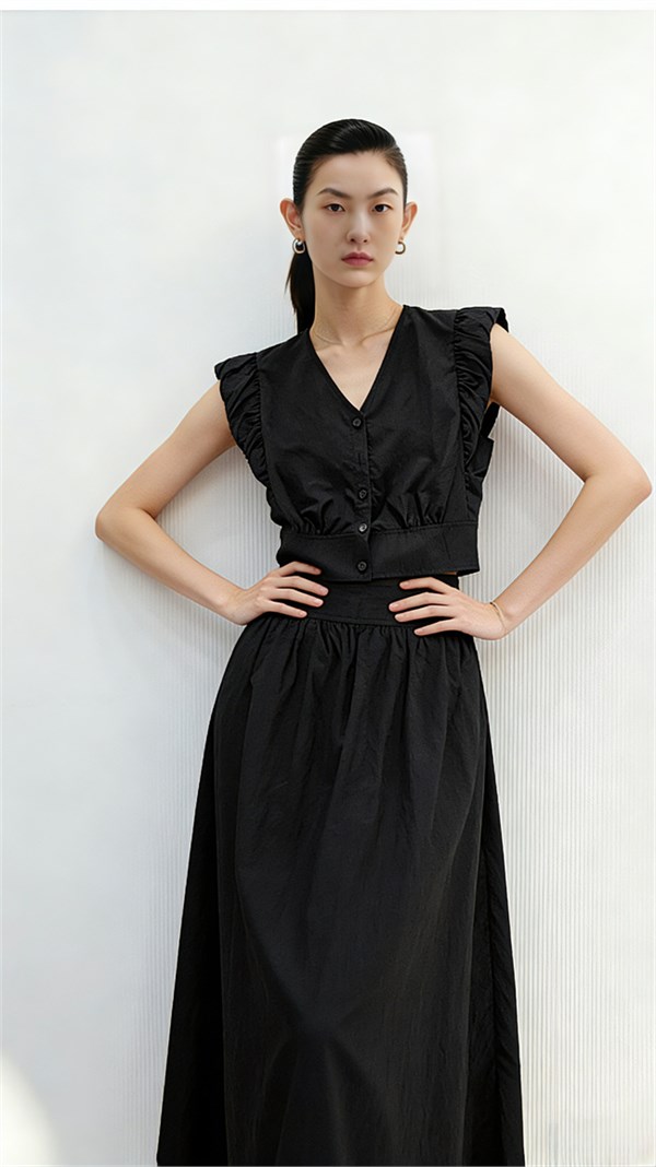 婕依妮2026夏季新款：以黑为墨，勾勒气质高级感穿搭画卷