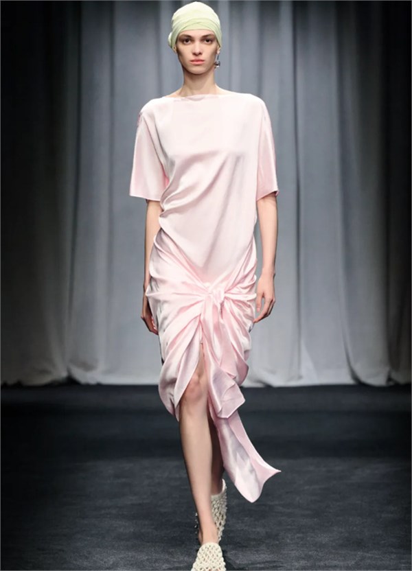 Marisfrolg 2026春夏系列「即兴节奏」时装秀场回顾