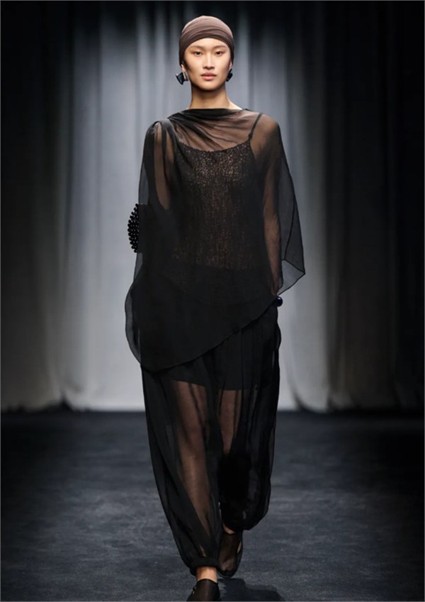 Marisfrolg 2026春夏系列「即兴节奏」时装秀场回顾