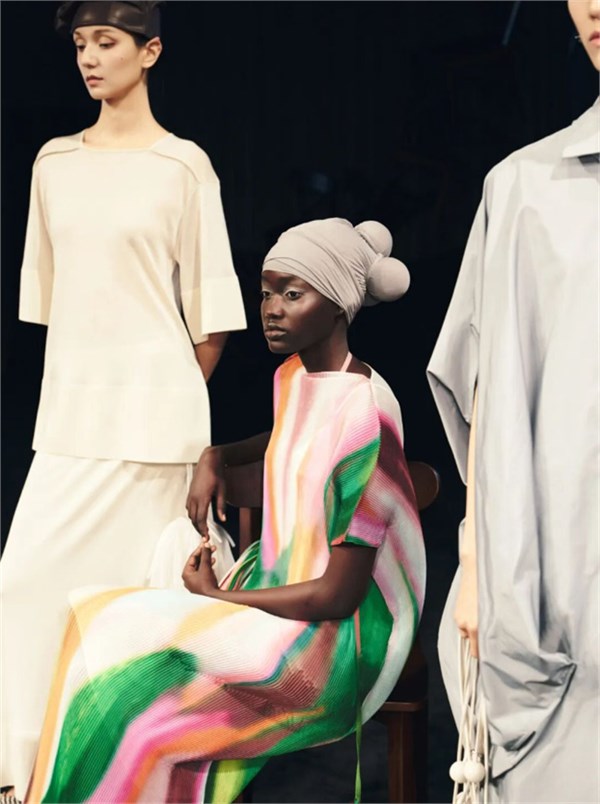 Marisfrolg 2026春夏系列「即兴节奏」时装秀场回顾