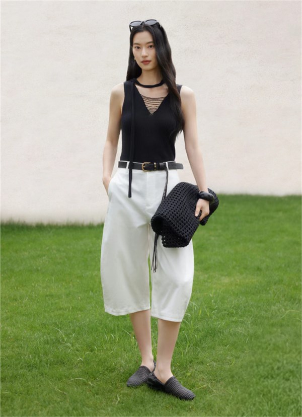 YOUXIZI尤西子｜山野出逃计划：以衣为媒，赴一场假日的自由诗行