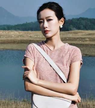 底色女装26夏｜以低饱和诗篇，织就轻熟慵懒的夏日叙事