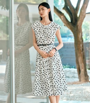 ENRUINI恩瑞妮26夏季「无界通勤」系列：让职场衣橱，与自然同频呼吸