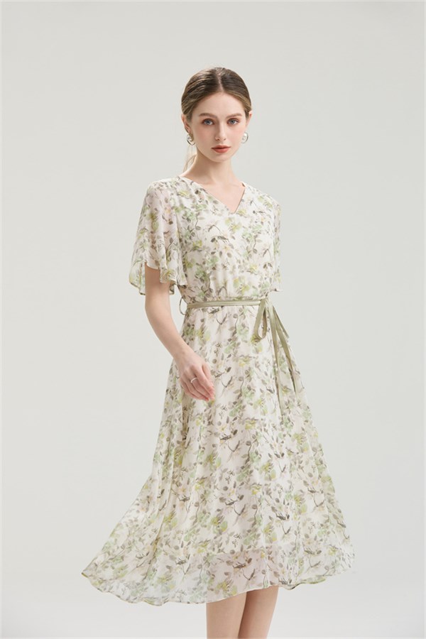 艾丽哲2026夏季碎花连衣裙：把盛夏的诗意穿在身上