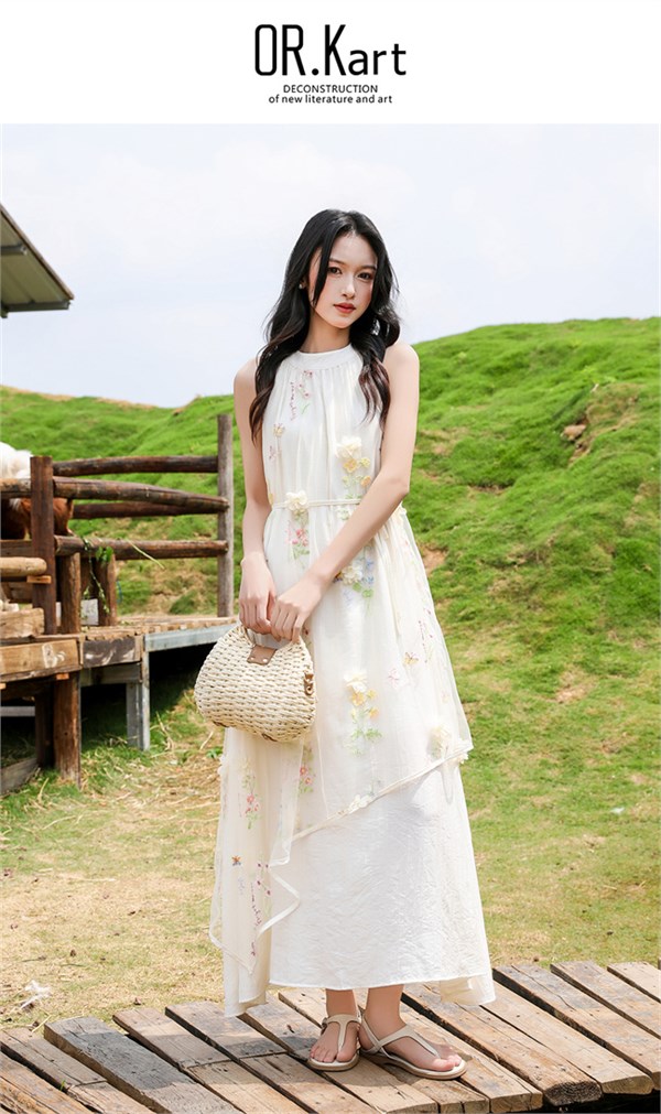 解构女装(OR.Kart)2026夏季度假白裙：以建筑美学重构海岛假日的浪漫诗行