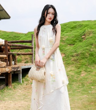 解构女装(OR.Kart)2026夏季度假白裙：以建筑美学重构海岛假日的浪漫诗行