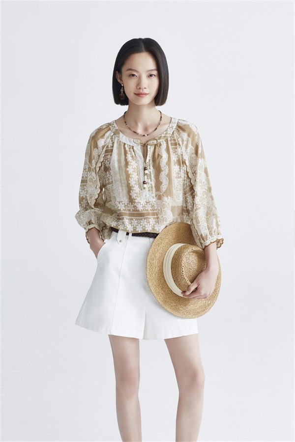 百图(betu)假期穿搭指南：民族印花吊带裙，解锁波西米亚风女神的夏日狂想曲