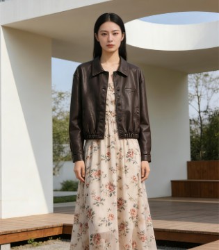 婕依妮女装｜2026春季新品：短款皮衣×牛仔套装，以率性姿态撞开春日时尚大门