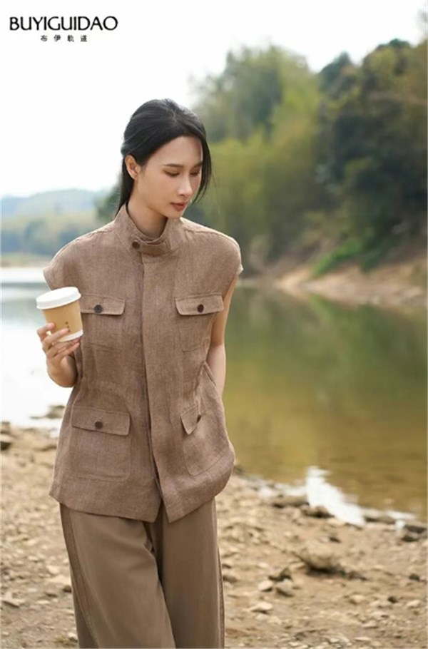 布伊轨道女装：夏日风的温柔私语