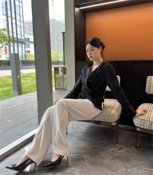 DD女装2026通勤新章｜以黑白极简，重塑高级衬衫的职场美学