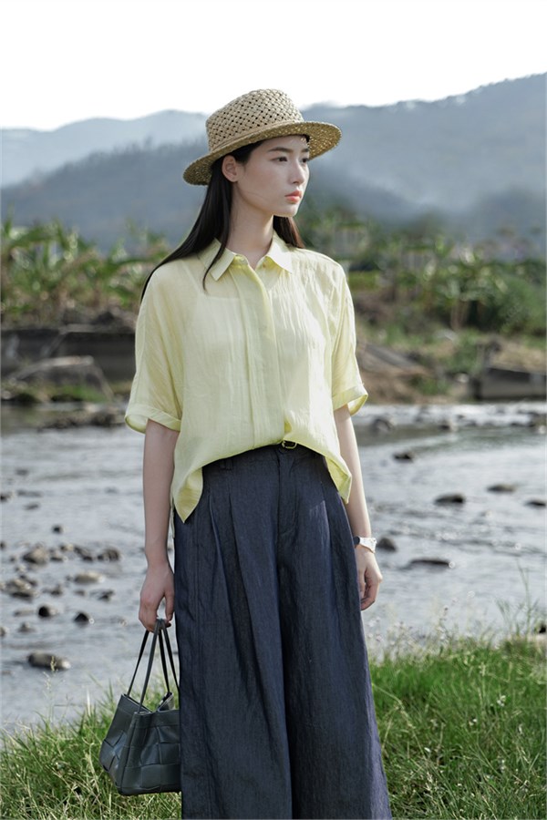 堓上女装品牌2026夏天，从一件衬衫开始变轻