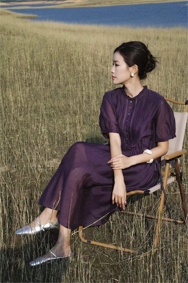 底色2026夏 | 深紫罗兰真丝裙，穿上才知道什么叫贵得不张扬