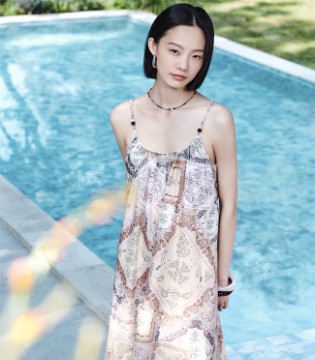 百图女装品牌2026夏季形象片