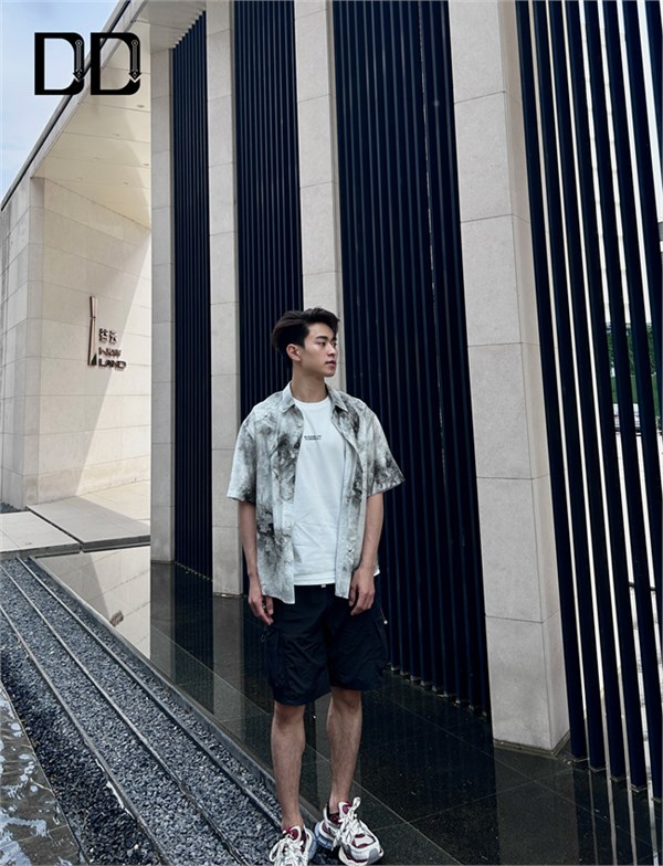 DD男装  · 衬衫是态度，T恤是自由，男人的夏天只需要这两件