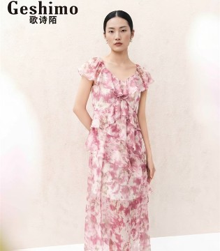 歌诗陌26夏季粉色女装：邂逅夏日里的浪漫绮梦