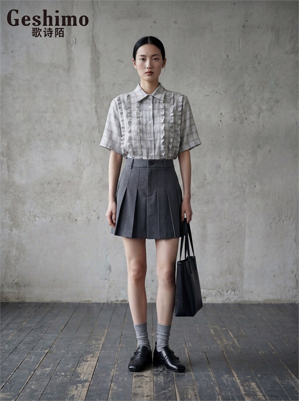 歌诗陌女装夏季新款：灰调诗意，演绎都市松弛美学