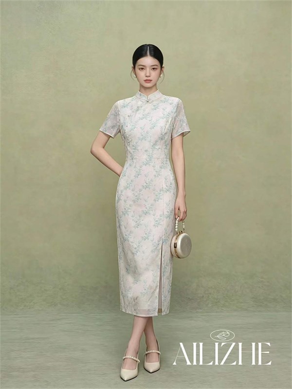 艾丽哲女装｜东方雅韵：三色旗袍，织就夏日新中式诗意