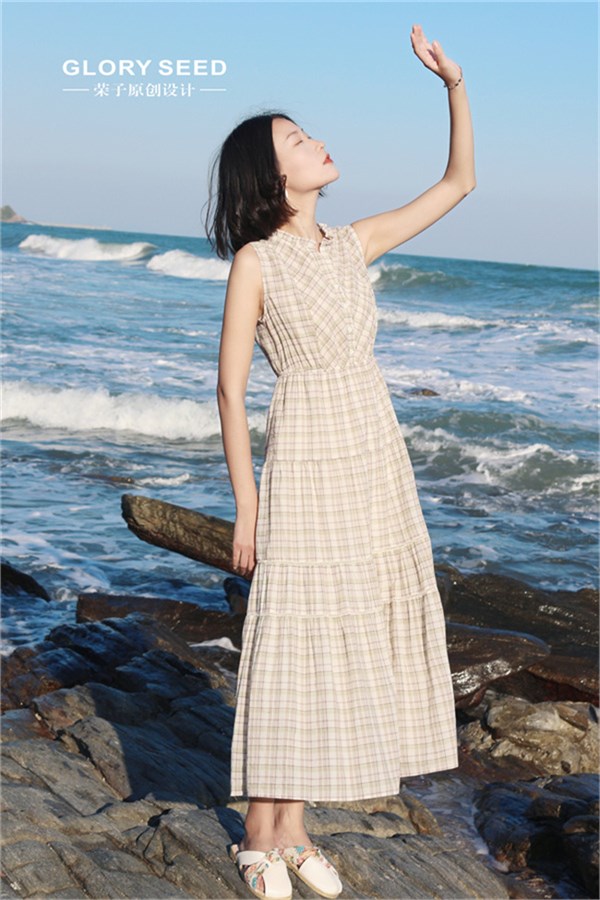 荣子女装｜端午赴海而行，一袭长裙邂逅碧海晴空