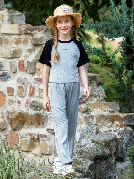 久岁伴童装品牌2025春季新品