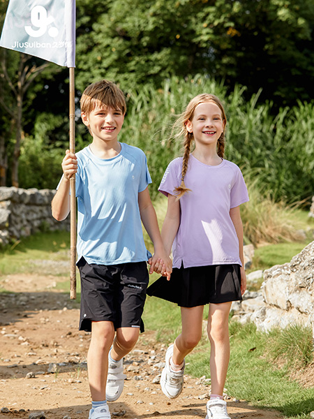 久岁伴童装品牌2025春夏轻量户外系列