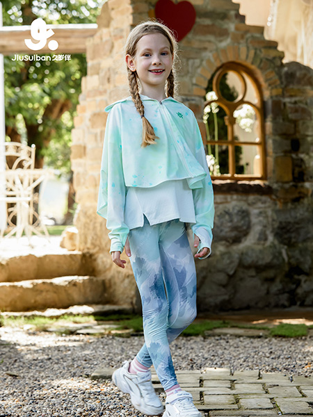 久岁伴童装品牌2025春夏轻量户外系列