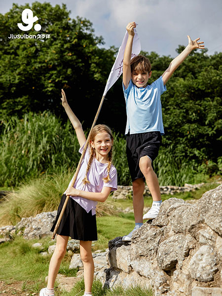 久岁伴童装品牌2025春夏轻量户外系列