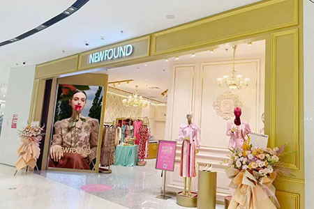 纽方女装品牌店铺展示
