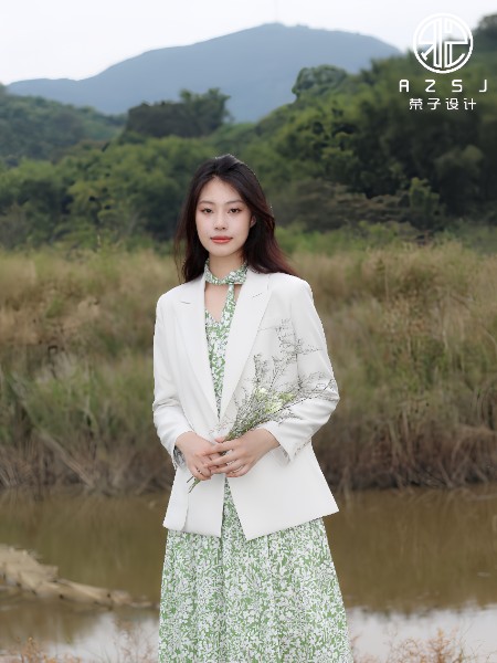荣子女装品牌2025春季新品