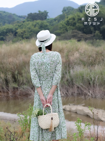 荣子女装品牌2025春季新品