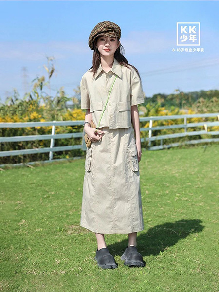 KK少年童装品牌2025春夏少年装T字版型翻折袖口