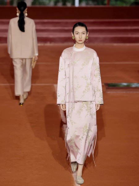 卡蔓(CARMEN)女装品牌2025秋冬装新品