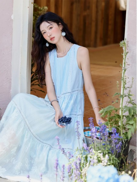 谜秀(MISHOW)女装时尚温柔宽松显瘦甜美连衣裙2025夏季新款