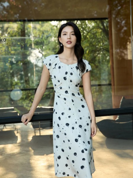 娅丽达女装淑女温柔收腰显瘦甜美连衣裙2025夏季新款