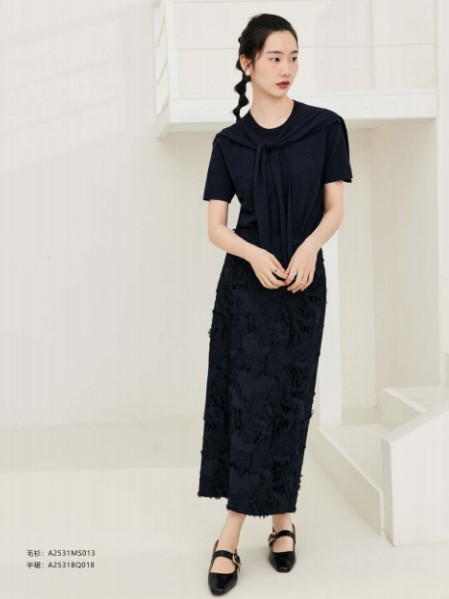 艾凸苏希(Aitoo.Suxi)女装高级气质优雅知性女装秋款2025新品