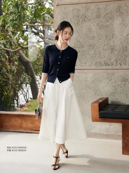 艾凸苏希(Aitoo.Suxi)女装高级气质优雅知性女装秋款2025新品