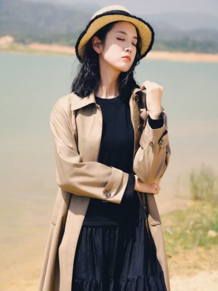 底色(Dins)女装2025秋季新款