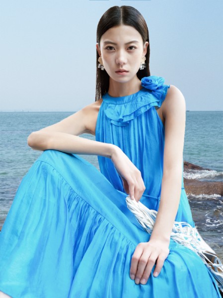欧莎莉格(O.S.L.G)女装露无袖碎花飘逸度假风连衣裙2025夏季新款