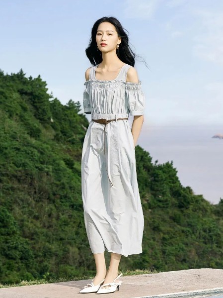 丝雨桐(SIYUTN)女装气质温柔淑女连衣裙2025夏季新款