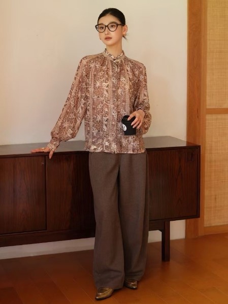 爱依莲女装品牌复古经典气质2025秋季新品