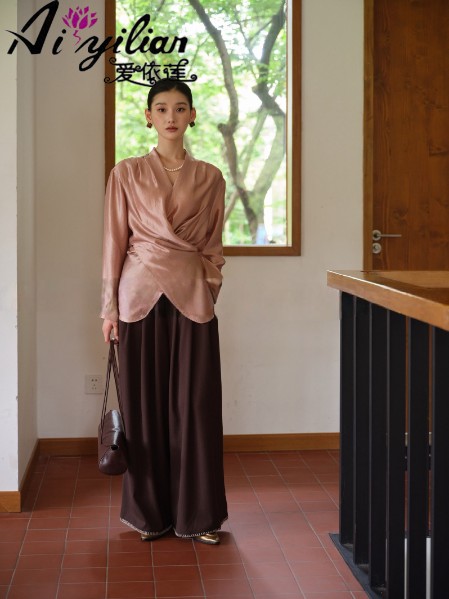 爱依莲女装品牌经典优雅2025秋季新款