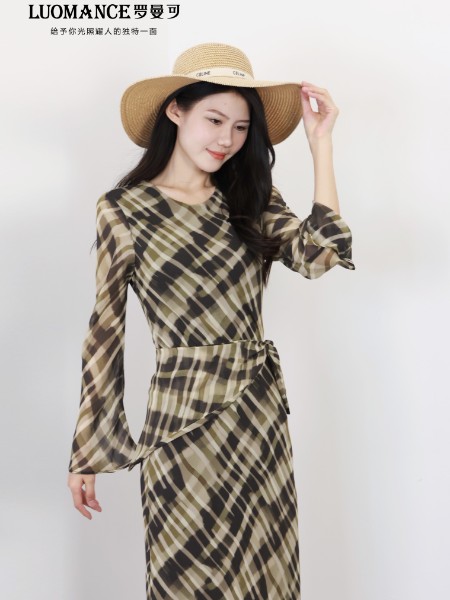 罗曼可女装品牌2025秋季新品